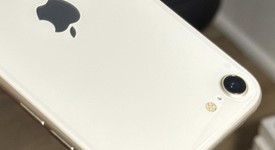 Good
													Apple iPhone SE 2nd Gen 2020 - Unlocked, White, 64 GB, A2275, photo 3 of 5