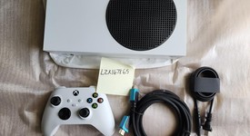 Mint
													Xbox Series S (2020) - White, 512 GB, photo 1 of 3