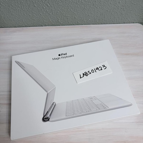 Apple Magic Keyboard for iPad - White