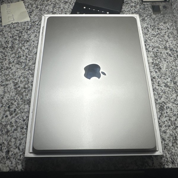 MacBook Air 2025 (M4) - 13 inch - 512 GB, Starlight, 24 GB, Apple M4