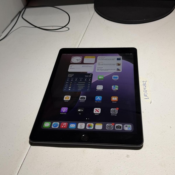 Apple iPad 7th Gen - Unlocked, 32 GB, Gray, A2200