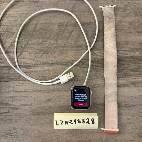 Apple Watch SE 2nd Gen 40mm - Starlight, A2722 - GPS, Aluminum