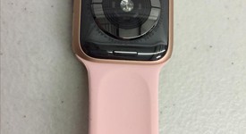 Good
													Apple Watch Series 4 40mm - Unlocked, Gold, A1975 - Cellular, Aluminum, photo 4 of 6