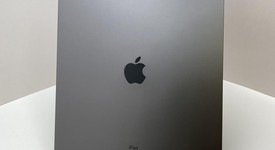 Good
													Apple iPad Pro 12.9" 4th Gen 2020 - Unlocked, Gray, 256 GB, A2069, photo 3 of 5