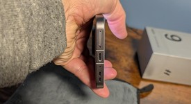 Mint
													Oppo Find X9 Pro - Unlocked Non-US, Titanium Charcoal, 512 GB, 16 GB, photo 3 of 6