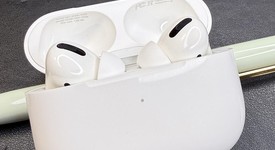 Used
													Apple AirPods Pro - MagSafe Case, photo 3 of 11