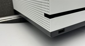 Good
													Xbox One S (2016) - White, 1 TB, photo 3 of 10