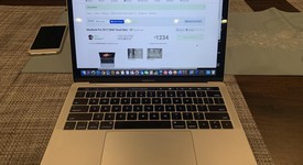 Mint
													MacBook Pro 2017 (With Touch Bar) - 13" - Silver, 256 GB, 8 GB, photo 3 of 11