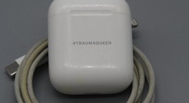 Used
													Apple AirPods 2nd Gen - Lightning Case, photo 2 of 5