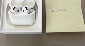 Used
													Apple AirPods 4th Gen - Active Noise Cancellation, photo 1 of 6
