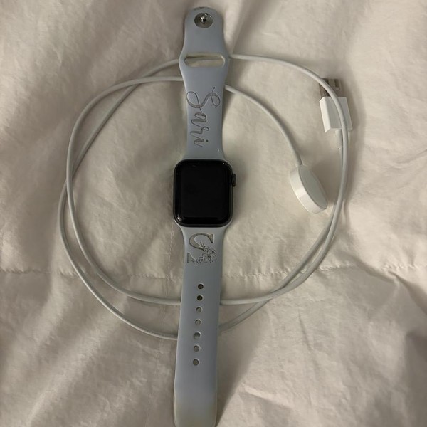 Apple Watch Series 5 40mm - Gray, A2092 - GPS, Aluminum