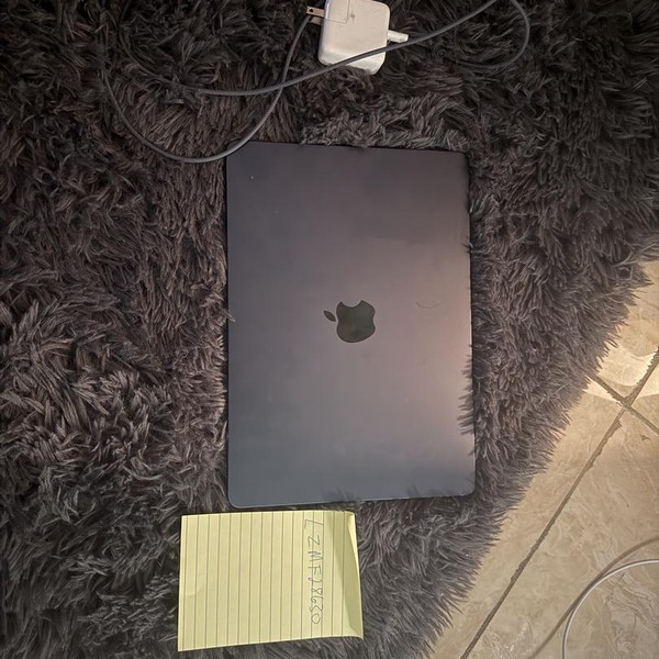 MacBook Air 2022 (M2) - 13 inch - 256 GB, Silver, 16 GB, Apple M2