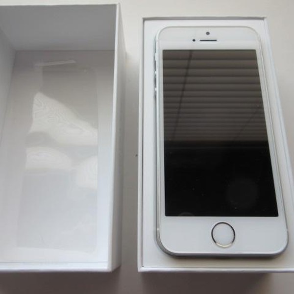 Apple iPhone SE 1st Gen 2016 - Sprint, 32 GB, Silver, A1723