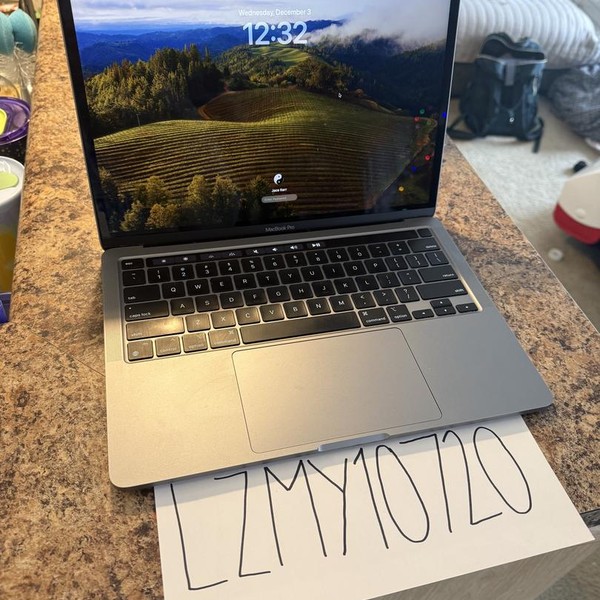 MacBook Pro 2022 - 13 inch - 256 GB, Gray, 8 GB, Apple M2