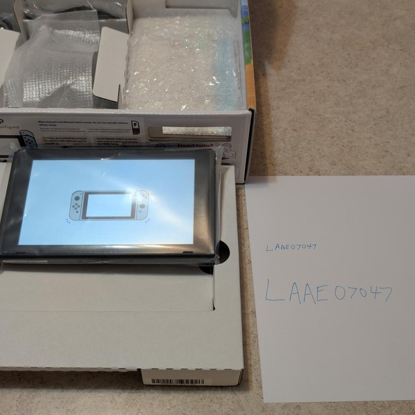 Nintendo Switch - 32 GB, Animal Crossing: New Horizons