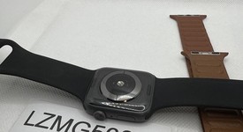 Good
													Apple Watch Series 4 44mm - Unlocked, Gray, A1976 - Cellular, Aluminum, photo 3 of 5