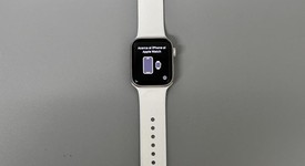 Good
													Apple Watch SE 2nd Gen 44mm - AT&T, Starlight, A2727 - Cellular, Aluminum, photo 2 of 5