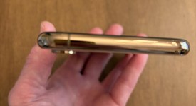 Good
													Apple iPhone Xs - Unlocked, Gold, 64 GB, A1920, photo 5 of 13