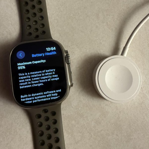 Apple Watch Ultra 49mm - Unlocked, Titanium, A2622