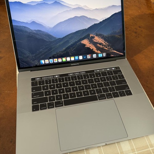 MacBook Pro 2017 (With Touch Bar) - 15 inch - 256 GB, Gray, 16 GB, Intel Core i7