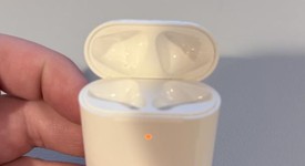 Used
													Apple AirPods 2nd Gen - Wireless Case, photo 2 of 8