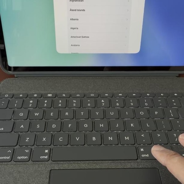 Logitech Combo Touch for iPad Pro - Gray, 12.9 inch 5th & 6th Gen