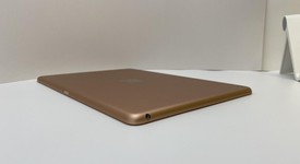 Fair
													Apple iPad 8th Gen - Wi-Fi, Gold, 32 GB, A2270, photo 2 of 6