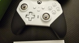 Mint
													Xbox Elite Wireless Controller Series 2 - Black & White, Core, photo 4 of 5