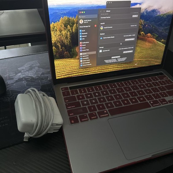 MacBook Pro 2020 - 13 inch - 256 GB, Gray, 8 GB, Apple M1