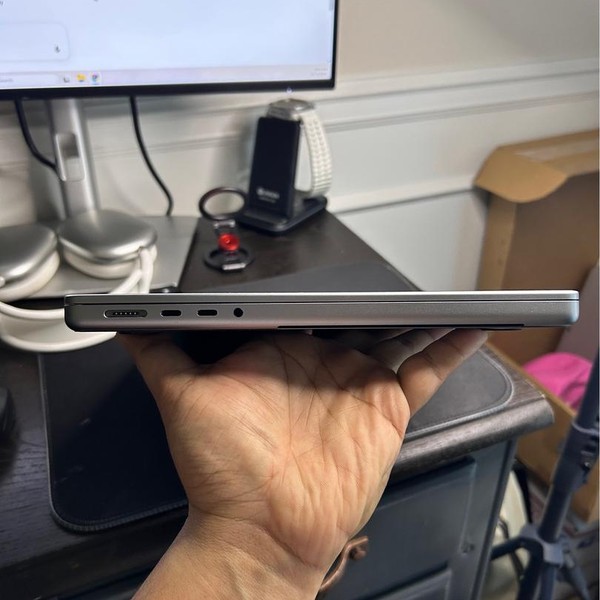 MacBook Pro 2021 - 14 inch - 512 GB, Gray, 32 GB, Apple M1 Pro 8-core