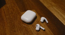 Used
													Apple AirPods Pro 2 - Lightning, photo 3 of 4