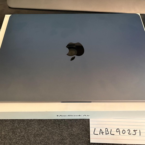 MacBook Air 2025 (M4) - 13 inch - 256 GB, Midnight, 16 GB, Apple M4