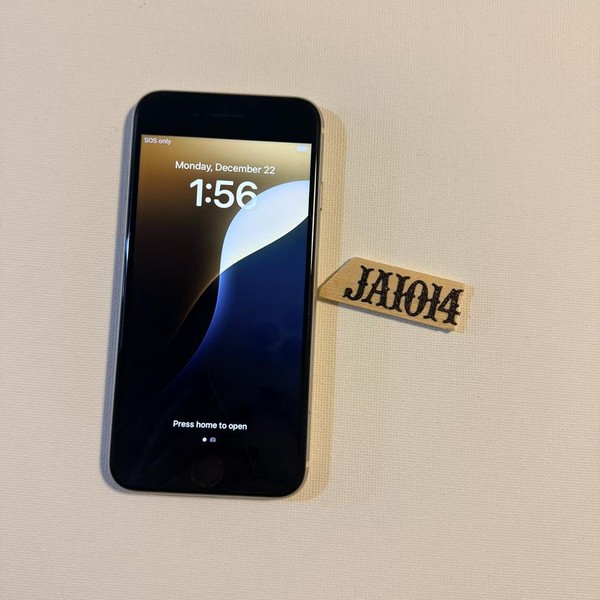 Apple iPhone SE 3rd Gen 2022 - Unlocked, 64 GB, Starlight, A2595