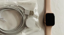 Mint
													Apple Watch Series 5 40mm - Unlocked, Gold, A2094 Cellular, Aluminum, photo 5 of 10