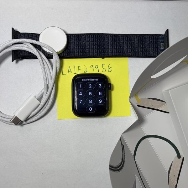 Apple Watch SE (3rd Gen) 44mm - Unlocked, Midnight, A3328 - Cellular