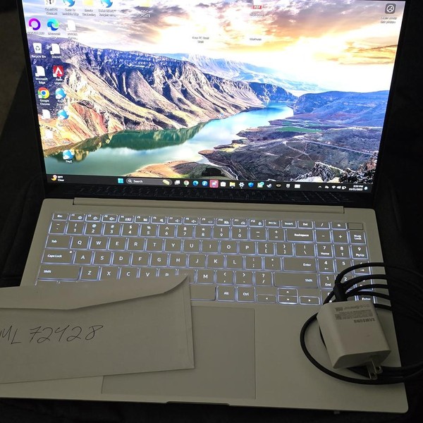 Samsung Galaxy Book Pro - 512 GB, Mystic Silver, 16 GB, Intel Core i7, 15.6 inch