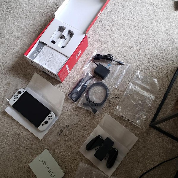 Nintendo Switch - OLED - 64 GB, White