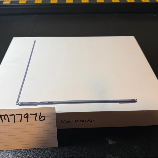 MacBook Air 2026 (M5) - 13 inch - 1 TB, Silver, 16 GB, Apple M5 10-Core (10-core GPU)