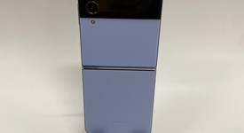 Good
													Samsung Galaxy Z Flip4 5G - Unlocked, Blue, 256 GB, 8 GB, SM-F721U1, photo 3 of 4