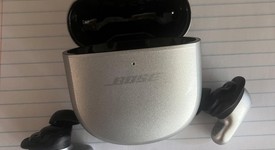 Used
													Bose QuietComfort Ultra Earbuds - Silver, Holiday Edition, photo 2 of 5