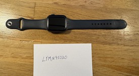 Good
													Apple Watch SE 1st Gen 44mm - Gray, A2352 - GPS, Aluminum, photo 1 of 5