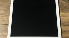 Good
													Apple iPad Pro 9.7" - Verizon, Gold, 128 GB, A1674, photo 2 of 7