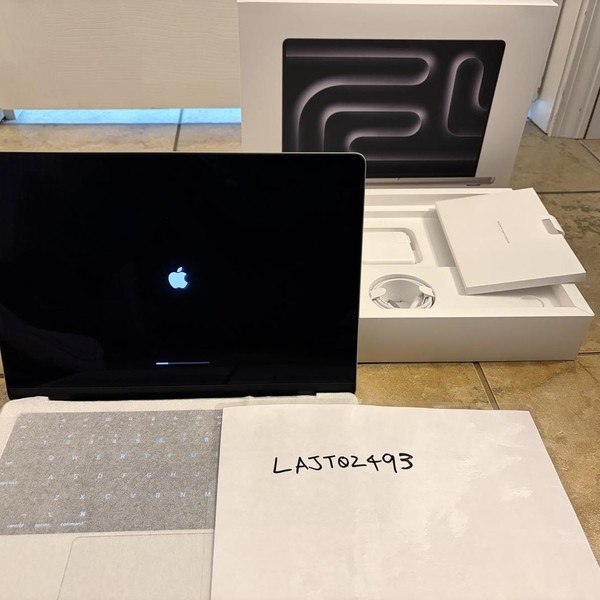 MacBook Pro Late 2023 (M3) - 14 inch - 512 GB, Silver, 18 GB, Apple M3 Pro 11-core, 14-core GPU