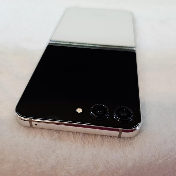 Samsung Galaxy Z Flip5 - Unlocked, Cream, 512 GB, 8 GB, SM-F731U1