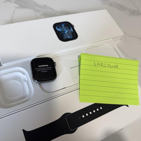 Apple Watch Series 11 42mm - Space Gray, A3331 - GPS, Aluminum