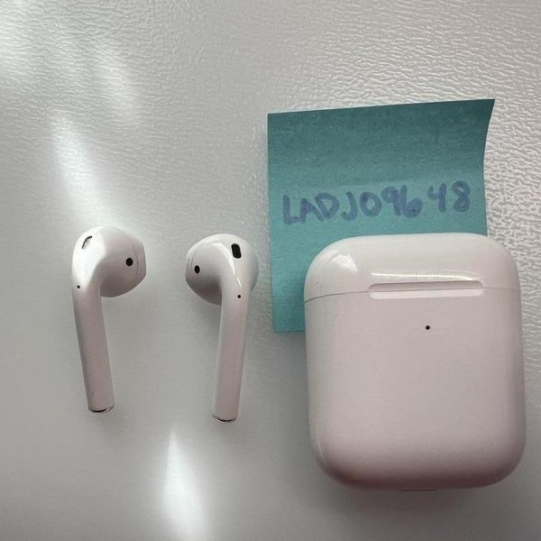 Apple AirPods 2nd Gen - Wireless Case