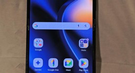 Good
													Motorola Razr (2025) - Unlocked, Blue, 256 GB, 8 GB, photo 3 of 13