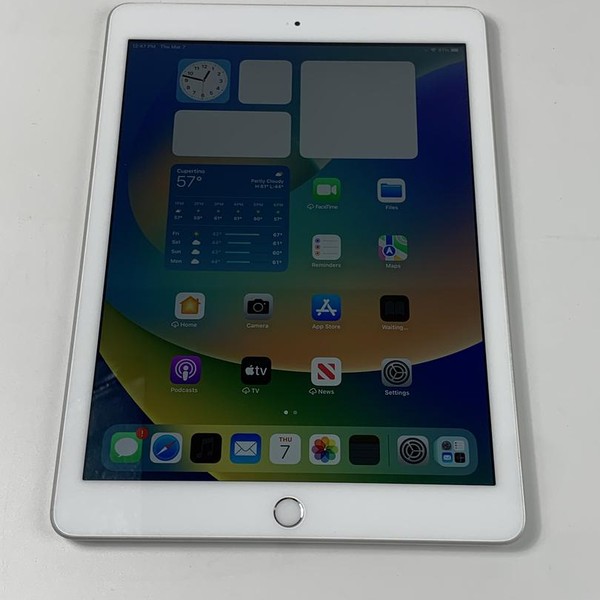 Apple iPad (5th Gen) - Unlocked, 32 GB, Silver, A1823