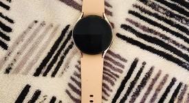 Good
													Samsung Galaxy Watch4 - Unlocked, Gold, 40mm, photo 1 of 10