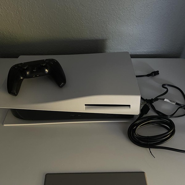 PlayStation 5 Standard Edition (2020) - White, 825 GB, Standard Edition